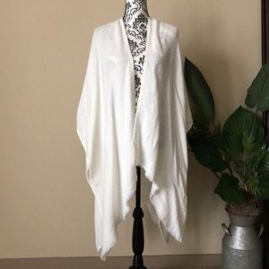 5/$25 • Off white poncho